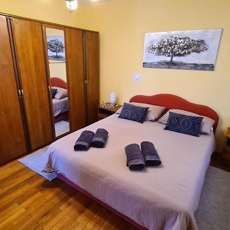 Apartment Gasparac - 30 Meters From The Beach Ika Buitenkant foto