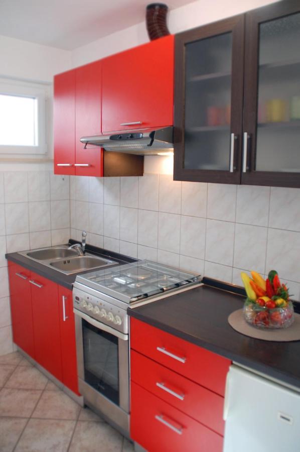 Apartment Gasparac - 30 Meters From The Beach Ika Buitenkant foto