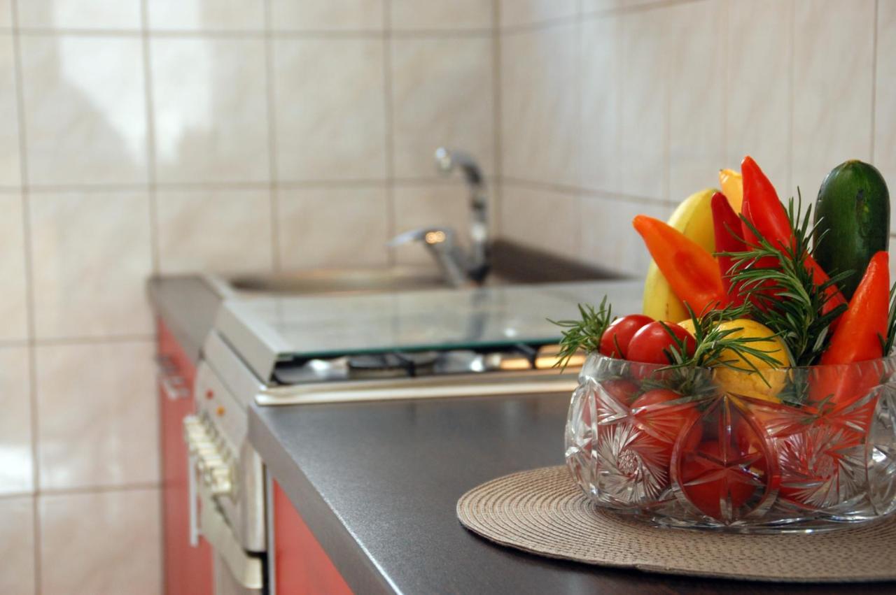 Apartment Gasparac - 30 Meters From The Beach Ika Buitenkant foto