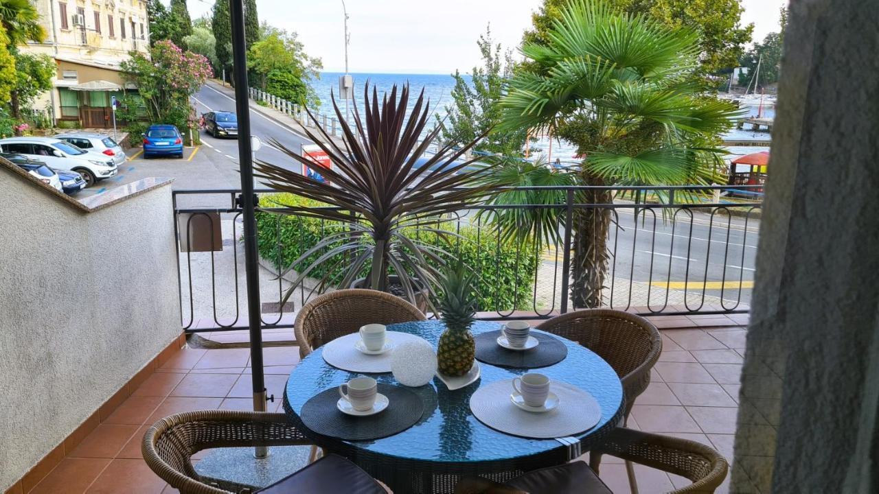 Apartment Gasparac - 30 Meters From The Beach Ika Buitenkant foto