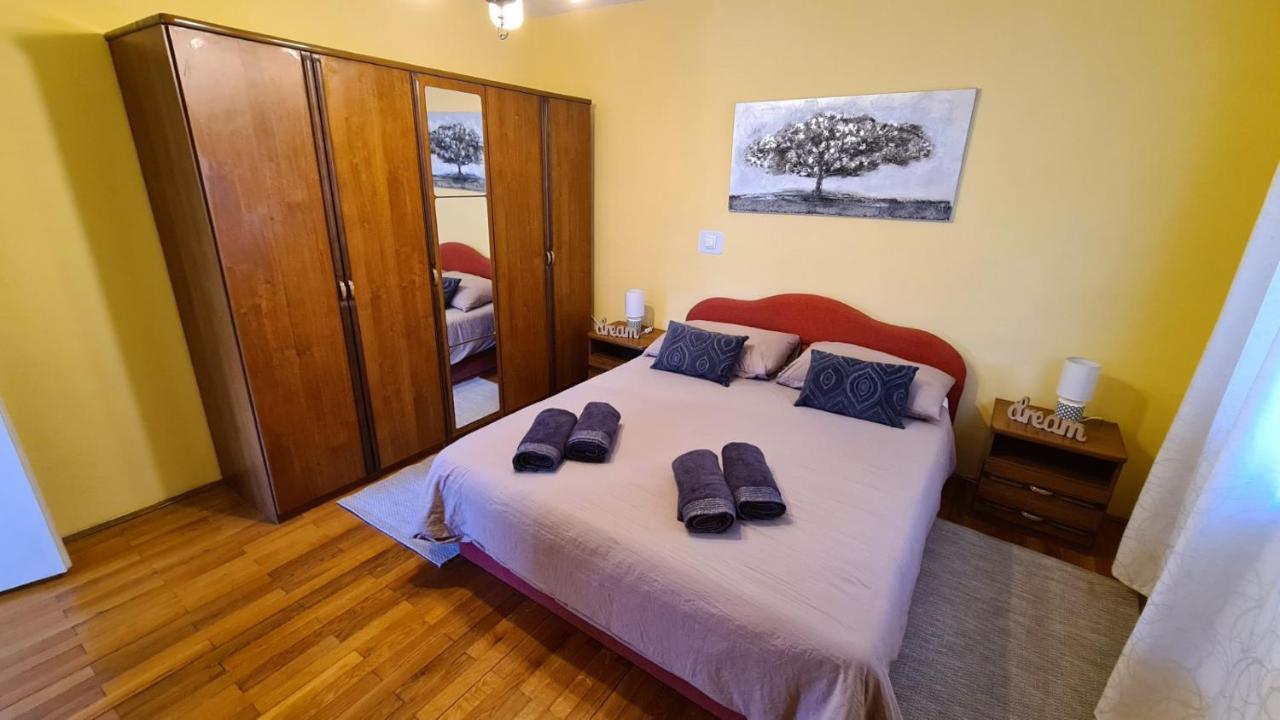Apartment Gasparac - 30 Meters From The Beach Ika Buitenkant foto